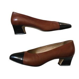 Vintage Etienne Aigner Anne Marie Two Tone Color Block Tan Black Leather Pumps